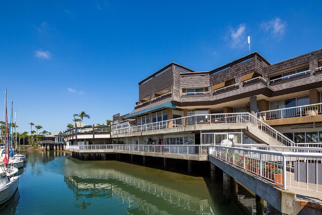 Bay Club Hotel And Marina San Diego Exterior photo